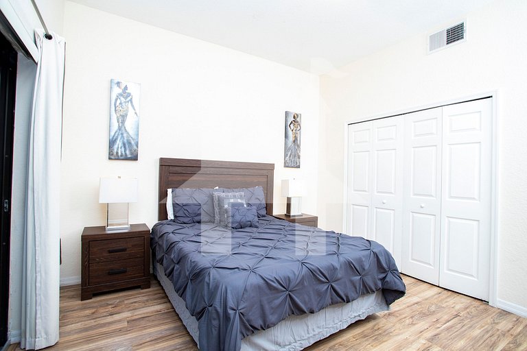 Modern Family Condo 15min from Disney