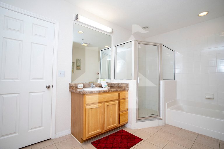 Modern Family Condo 15min from Disney