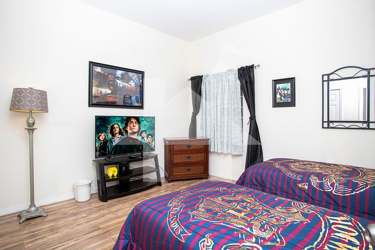 Modern Family Condo 15min from Disney