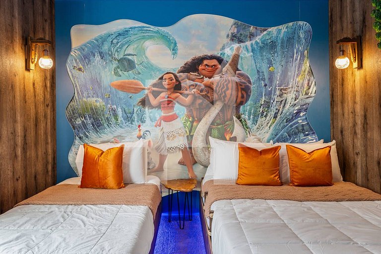 5BR Villa w/ Pool, Themed Rooms – Windsor Island