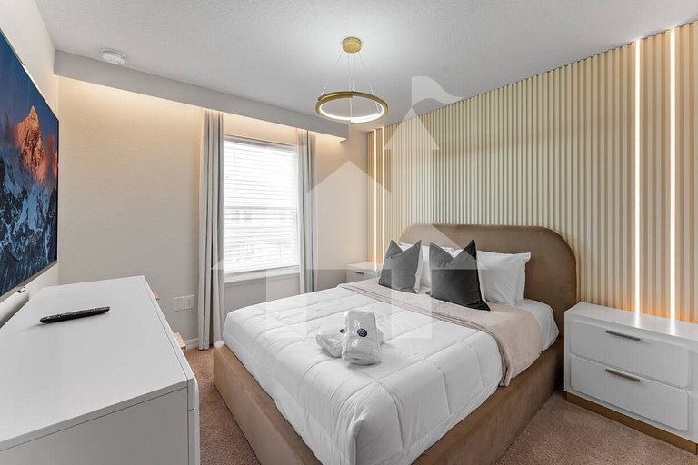 5BR Villa w/ Pool, Themed Rooms – Windsor Island