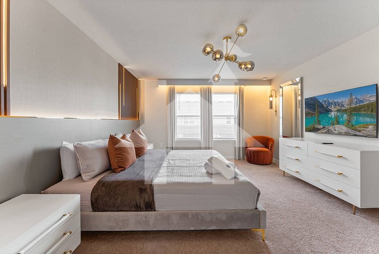 5BR Villa w/ Pool, Themed Rooms – Windsor Island