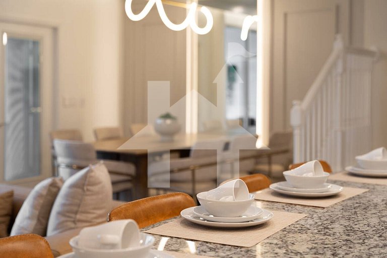 5BR Villa w/ Pool, Themed Rooms – Windsor Island