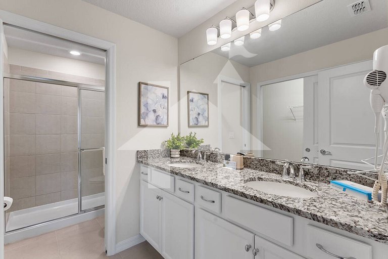 5BR Villa w/ Pool, Themed Rooms – Windsor Island