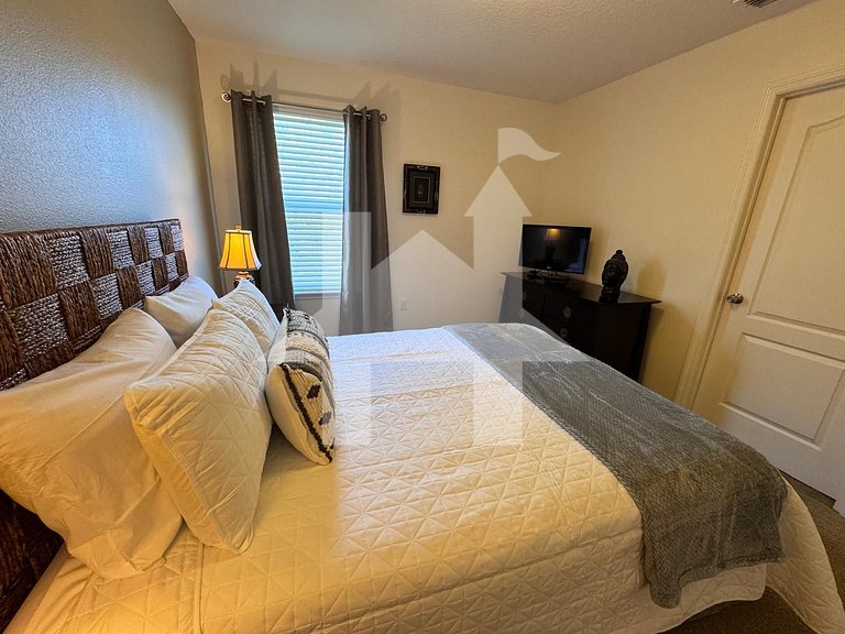 Vacation Home Near Disney, 5 bedrooms