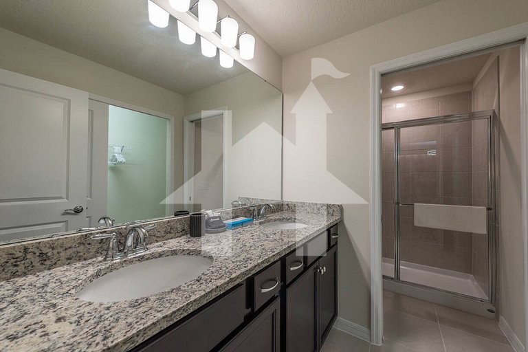 Vacation Home Near Disney, 5 bedrooms
