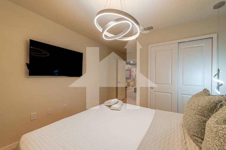 Vacation Home Near Disney, 5 bedrooms