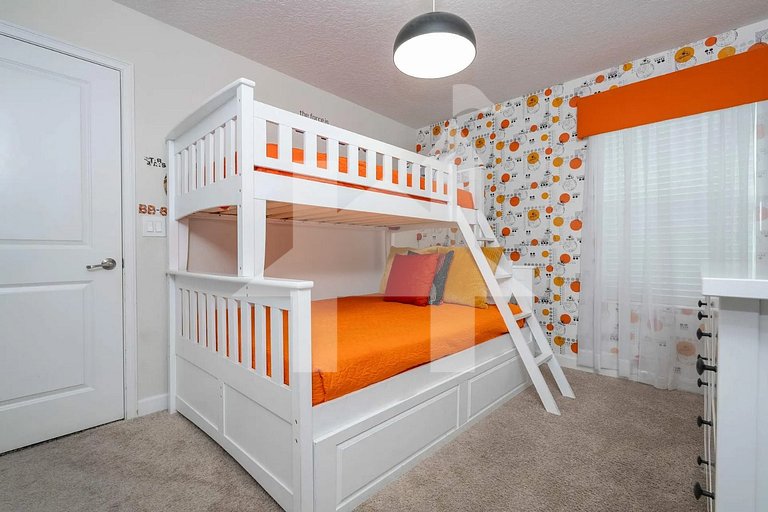 Vacation Home Near Disney, 6 bedrooms