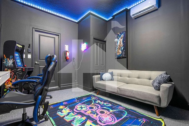 Vacation Home Near Disney, 6 bedrooms