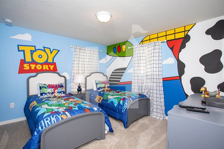 BR Villa w/ Pool, Star Wars Game Room + Resort