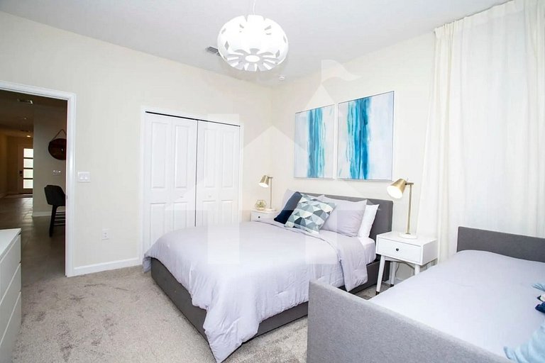 Vacation Home Near Disney, 5 bedrooms