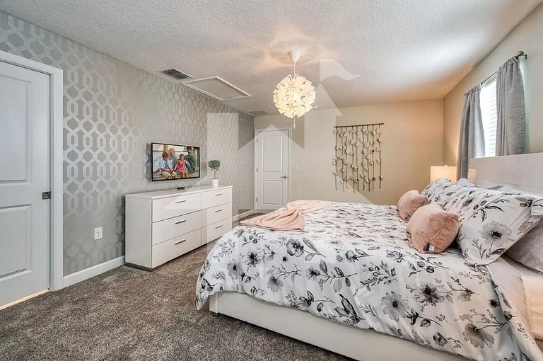 Vacation Home Near Disney, 6 bedrooms
