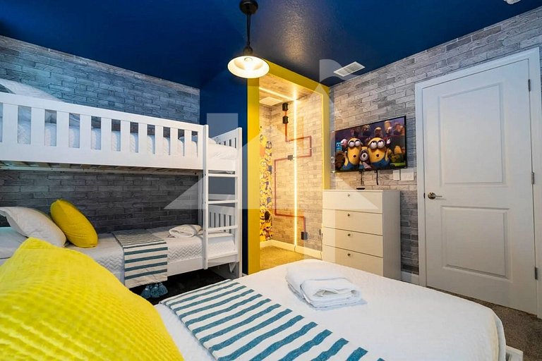 Vacation Home Near Disney, 9 bedrooms