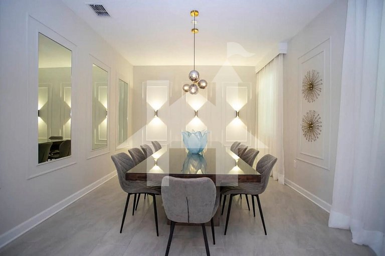 Vacation Home Near Disney, 6 bedrooms