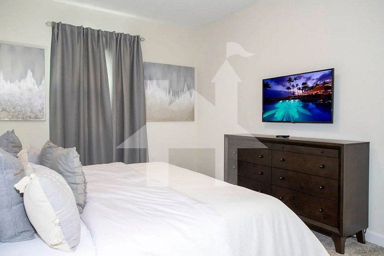Vacation Home Near Disney, 6 bedrooms