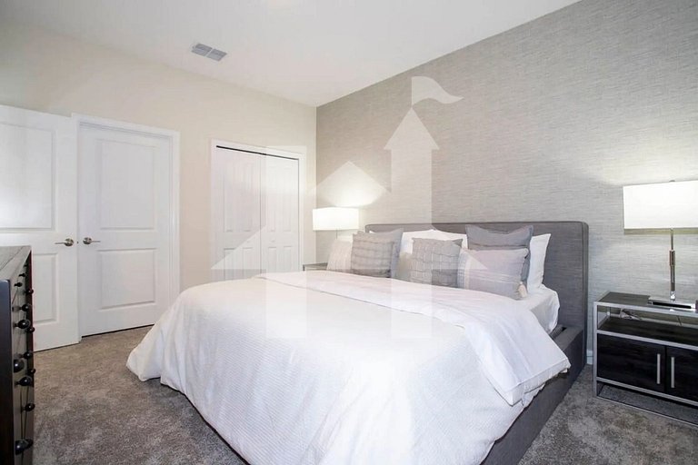 Vacation Home Near Disney, 6 bedrooms