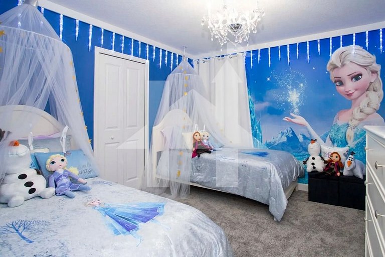 Vacation Home Near Disney, 6 bedrooms