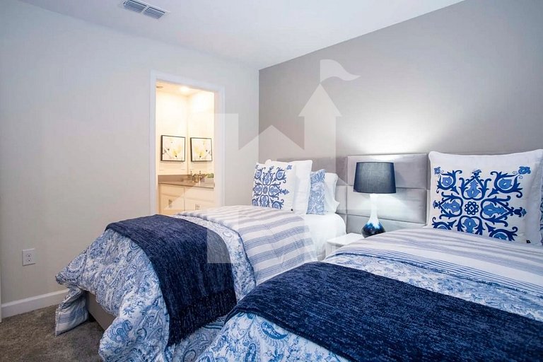 Vacation Home Near Disney, 6 bedrooms
