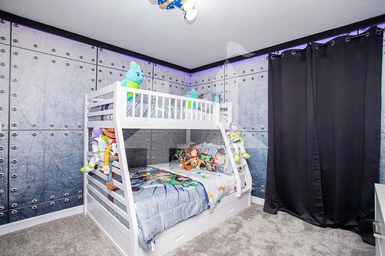 Vacation Home Near Disney, 6 bedrooms