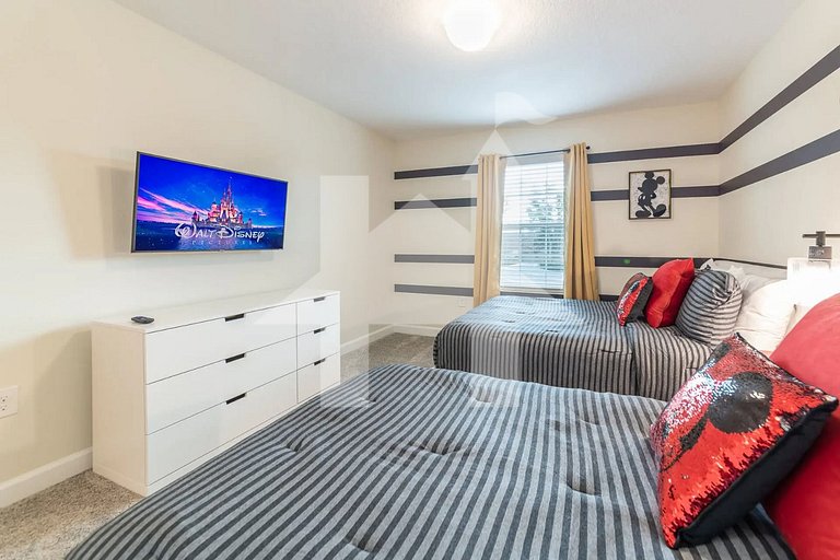 Vacation Home Near Disney, 4 bedrooms