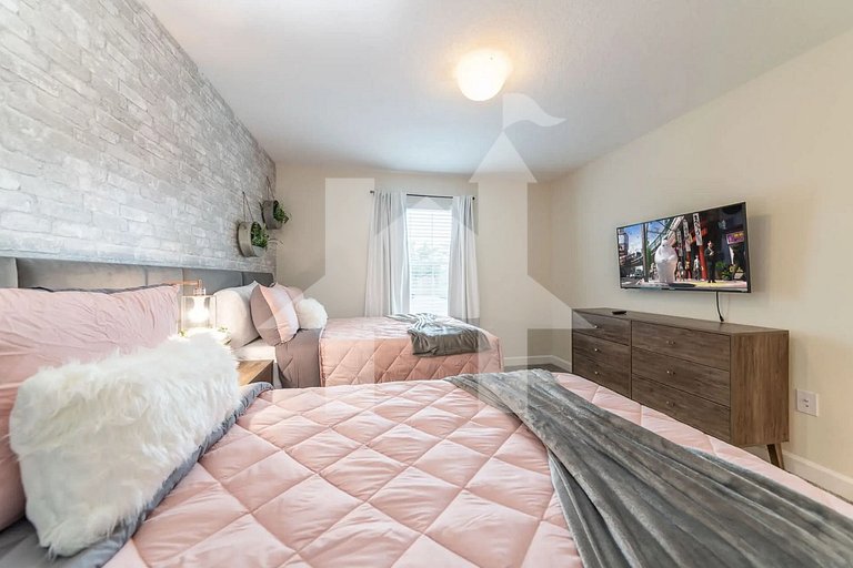 Vacation Home Near Disney, 4 bedrooms