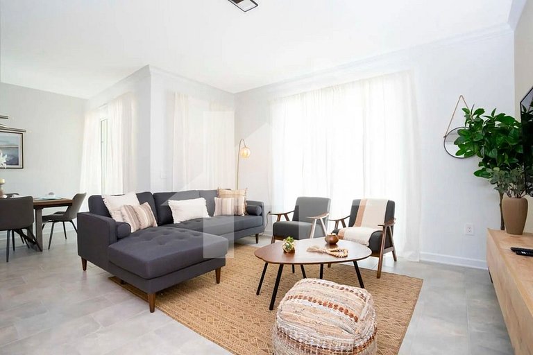 Vacation Home Near Disney, 4 bedrooms