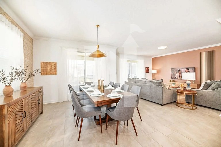 Vacation Home Near Disney, 6 bedrooms