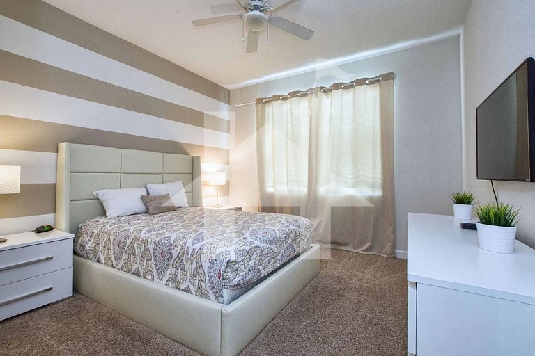 Vacation Home Near Disney, 6 bedrooms