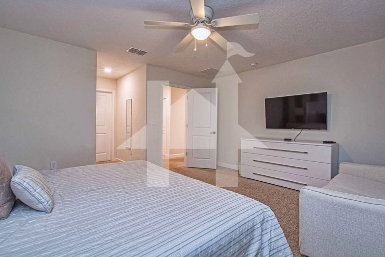 Vacation Home Near Disney, 6 bedrooms