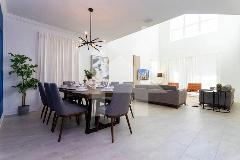 Vacation Home Near Disney, 5 bedrooms