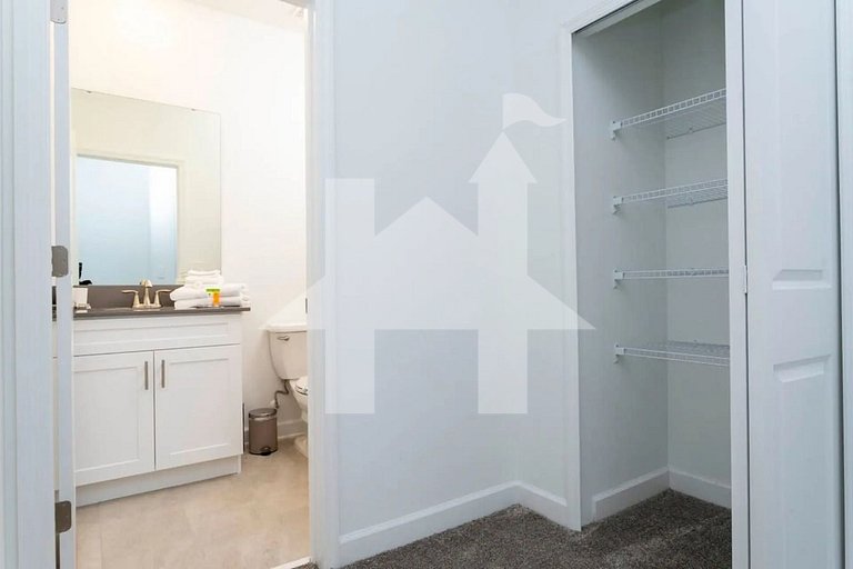 Vacation Home Near Disney, 5 bedrooms