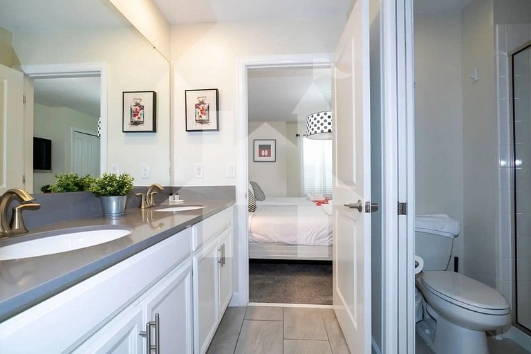 Vacation Home Near Disney, 6 bedrooms