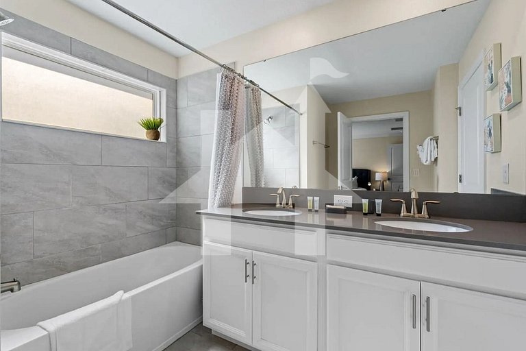 Vacation Home Near Disney, 4 bedrooms