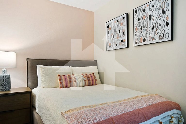 Vacation Home Near Disney, 9 bedrooms