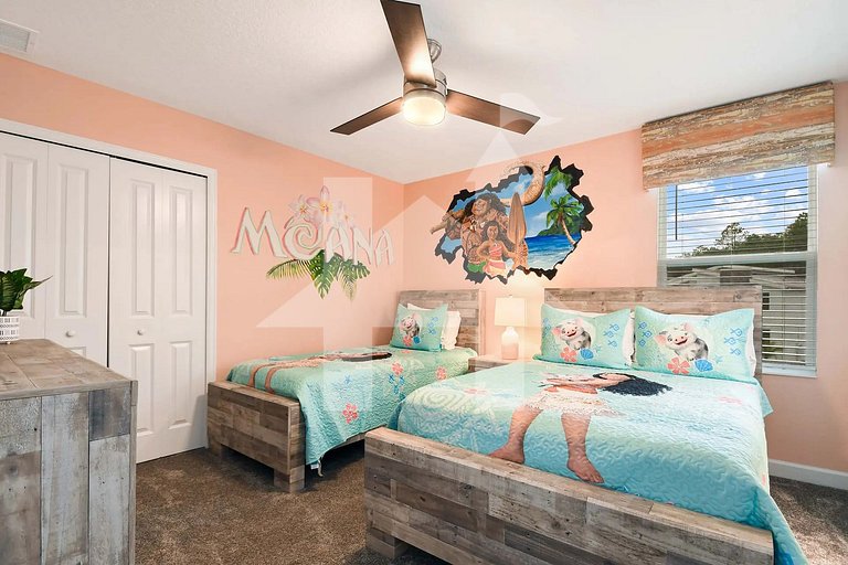 Vacation Home Near Disney, 9 bedrooms