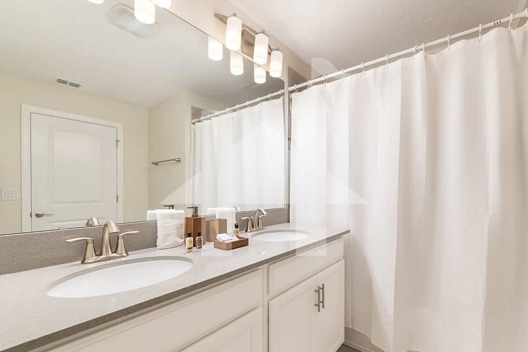 Vacation Home Near Disney, 4 bedrooms