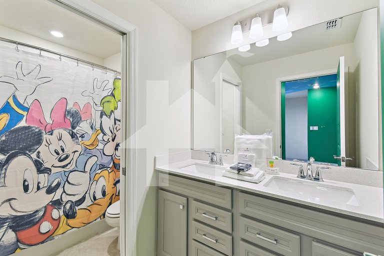 Vacation Home Near Disney, 5 bedrooms