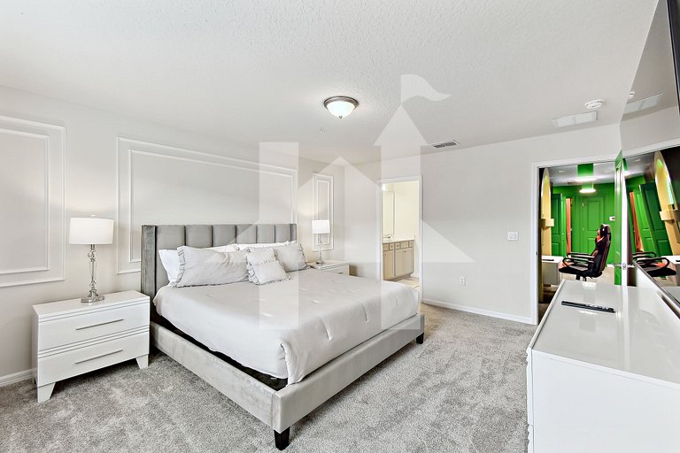 Vacation Home Near Disney, 5 bedrooms