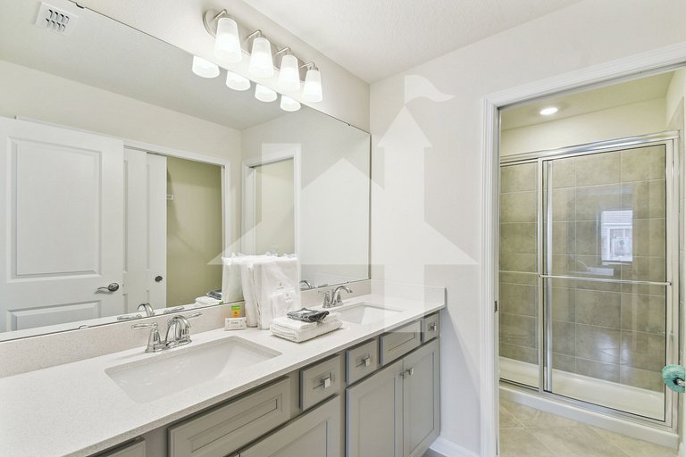 Vacation Home Near Disney, 5 bedrooms