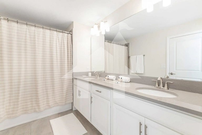 Vacation Home Near Disney, 5 bedrooms