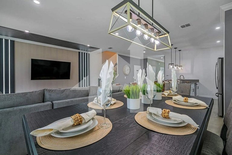 Vacation Home Near Disney, 5 bedrooms