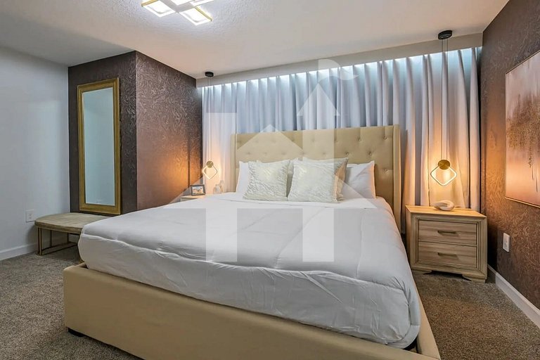 Vacation Home Near Disney, 5 bedrooms