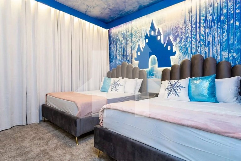 Vacation Home Near Disney, 5 bedrooms