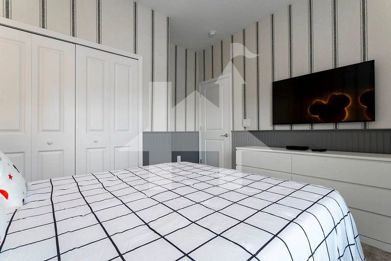Vacation Home Near Disney, 5 bedrooms