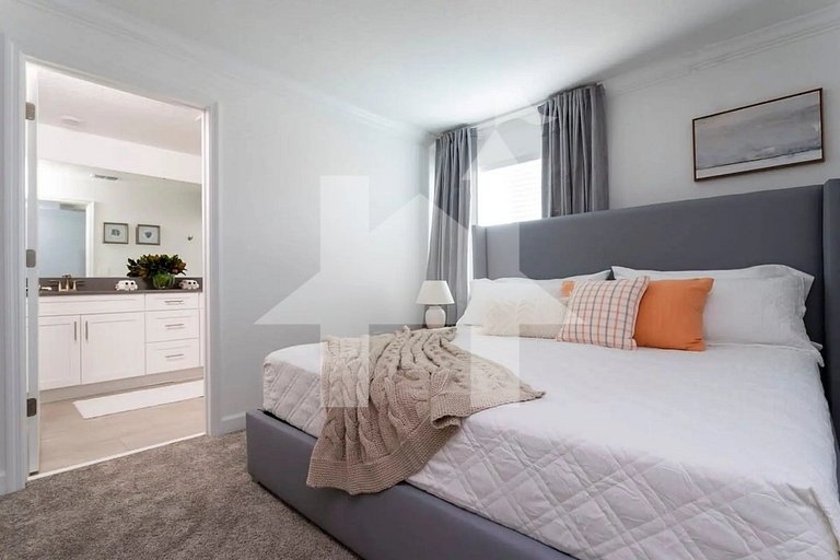 Vacation Home Near Disney, 5 bedrooms