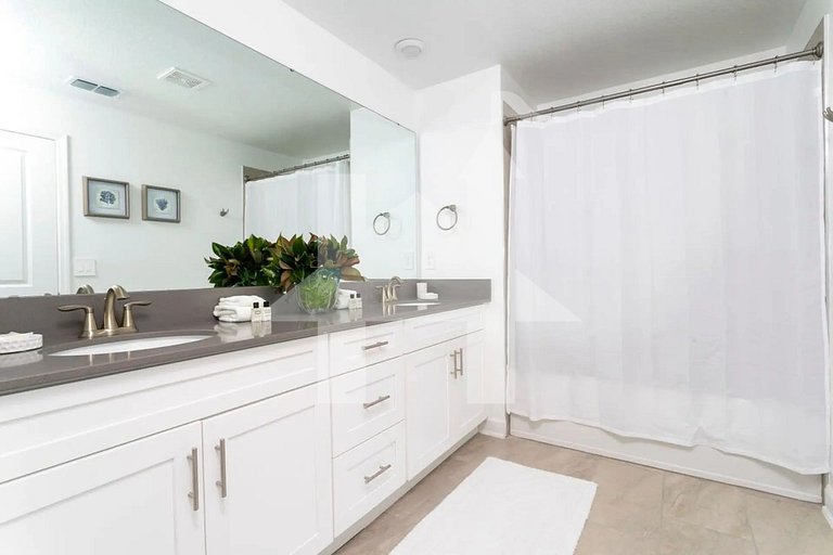 Vacation Home Near Disney, 5 bedrooms