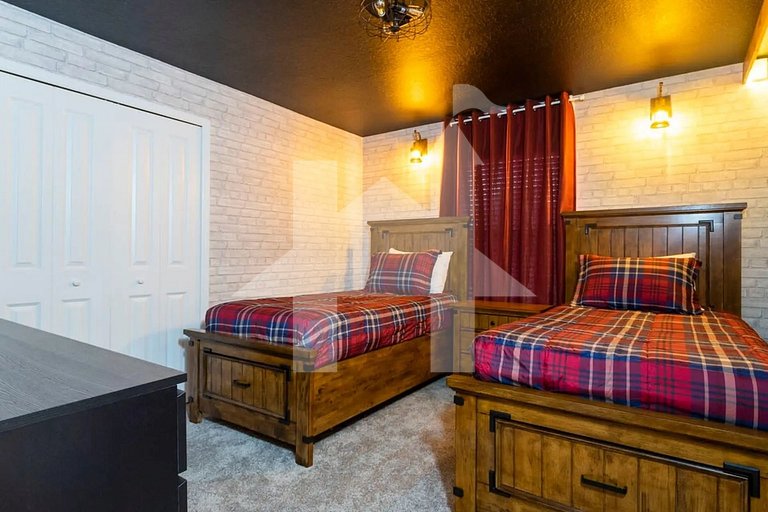 Vacation Home Near Disney, 5 bedrooms