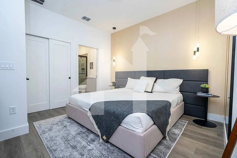 Vacation Home Near Disney, 5 bedrooms