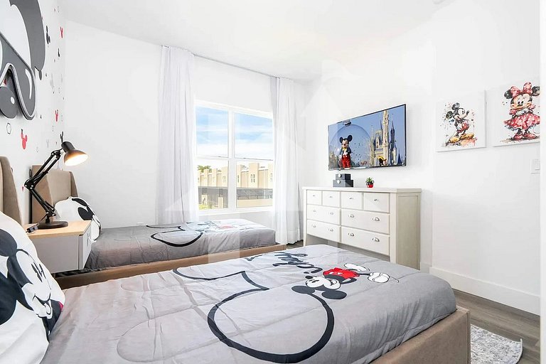 Vacation Home Near Disney, 5 bedrooms