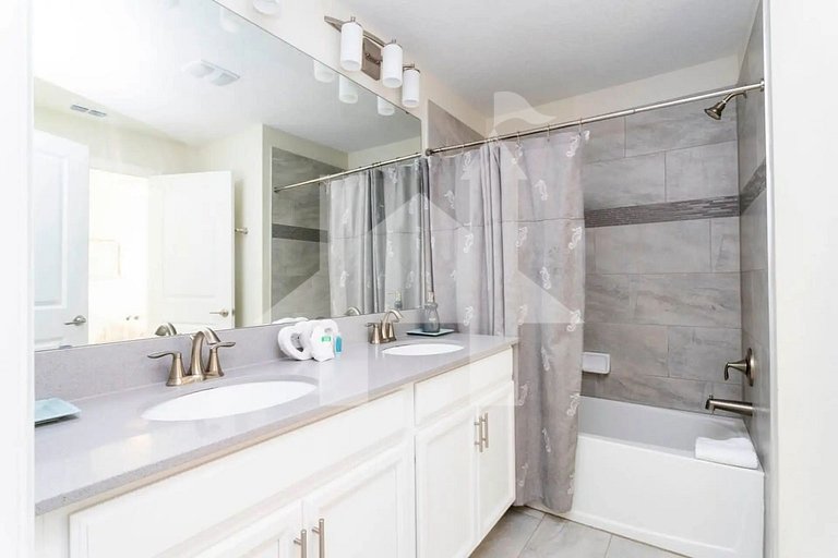 Vacation Home Near Disney, 4 bedrooms